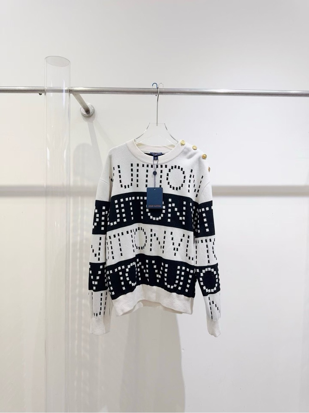 🚩stealLouis Vuitton White and Black Logo Knit Crewneck Sweater with Gold Buttons